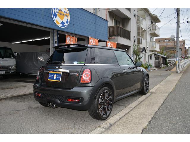 ＭＩＮＩ クーパーＳ　禁煙車　カロッツェリアナビ　ＤＴＶ　バックカメラ　Ｂｌｕｅｔｏｏｔｈ　ドラレコ　ＥＴＣ　１７インチアルミ　ＨＩＤライト　キーレス２個　センター２本出しマフラー　取扱説明書　保証書　キーレス２個（3枚目）