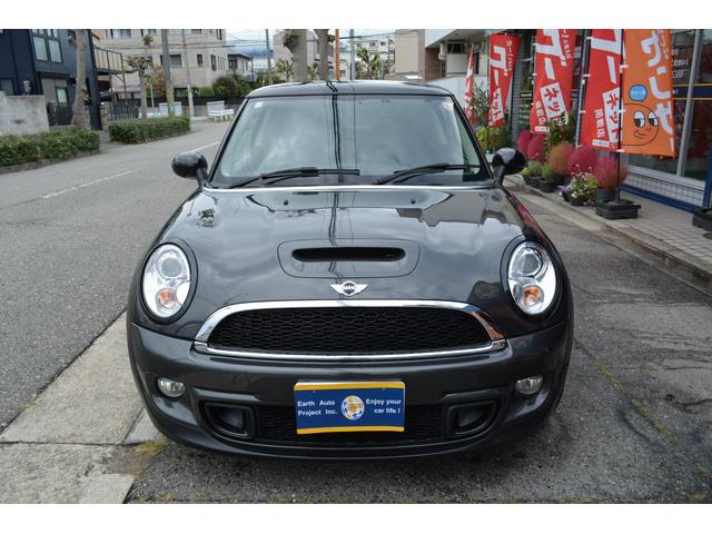 ＭＩＮＩ クーパーＳ　禁煙車　カロッツェリアナビ　ＤＴＶ　バックカメラ　Ｂｌｕｅｔｏｏｔｈ　ドラレコ　ＥＴＣ　１７インチアルミ　ＨＩＤライト　キーレス２個　センター２本出しマフラー　取扱説明書　保証書　キーレス２個（8枚目）