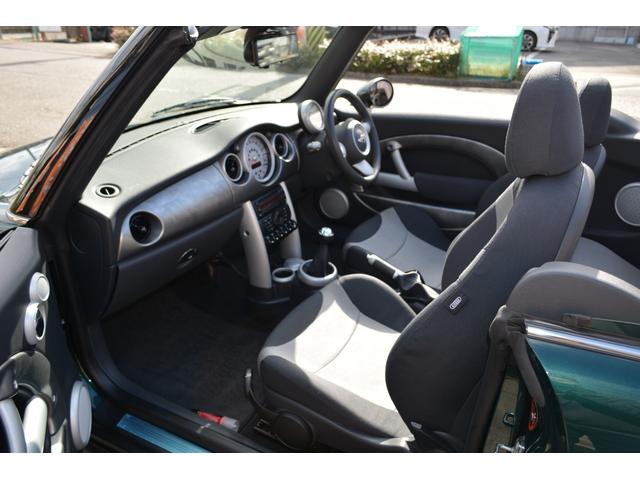 ＭＩＮＩ クーパーＳ　コンバーチブル　スーパーチャージャー　禁煙車　ミラー型ドラレコバックカメラ　ＥＴＣ　１７インチアルミ　ＨＩＤライト　キーレスキー（11枚目）