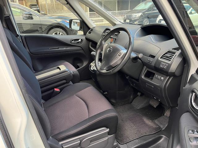 セレナ ハイウェイスター S-ハイブリッド Vセレクション 両側電動スライドドア・キーレス・パワステ(13枚目)