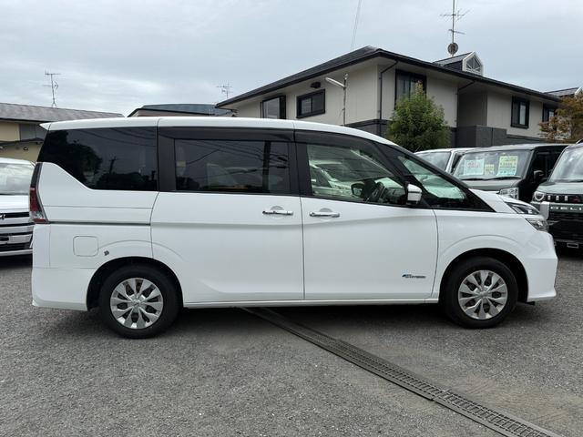 セレナ Ｘ　２．０Ｘチェアキャブ　スロープ　車いす２名仕様　アラウンドビューモニター　両側スライドドア　クルーズコントロール　ＥＴＣ車載器　ドライブレコーダー　アイドリングストップ　キーレス　集中ドアロック（9枚目）