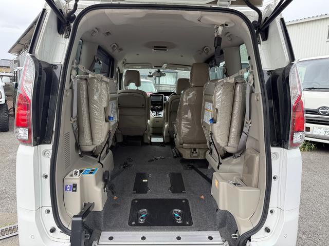 セレナ Ｘ　２．０Ｘチェアキャブ　スロープ　車いす２名仕様　アラウンドビューモニター　両側スライドドア　クルーズコントロール　ＥＴＣ車載器　ドライブレコーダー　アイドリングストップ　キーレス　集中ドアロック（13枚目）