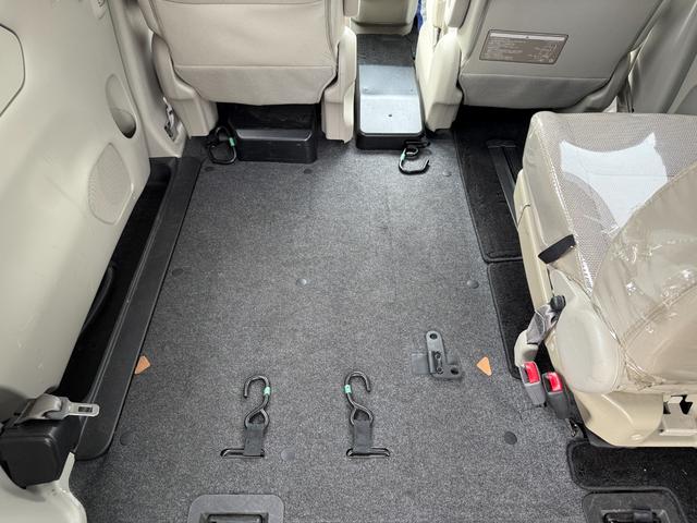 セレナ Ｘ　２．０Ｘチェアキャブ　スロープ　車いす２名仕様　アラウンドビューモニター　両側スライドドア　クルーズコントロール　ＥＴＣ車載器　ドライブレコーダー　アイドリングストップ　キーレス　集中ドアロック（16枚目）