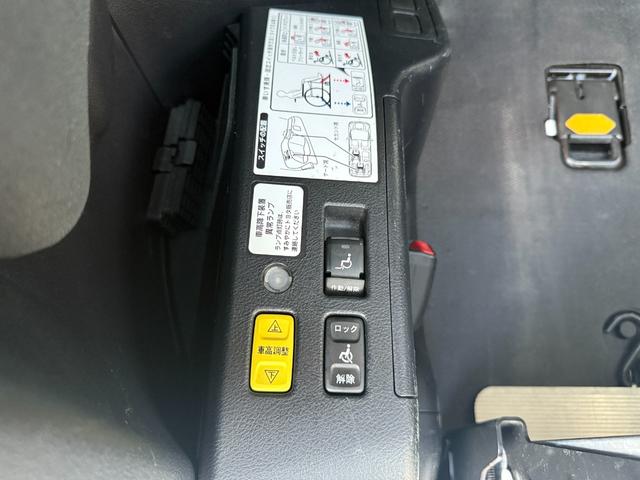 ノア X 2.0Xウェルキャブ スロープII3rdシート付 左側パワースライドドア ウインチリモコン 三菱ナビ バックカメラ クルーズコントロール キーレス 電動格納ミラー オートライト フルセグ エアバッグ(11枚目)