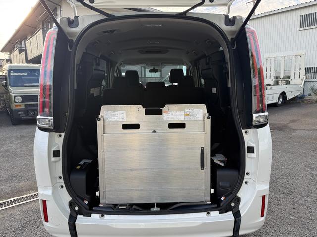 ノア X 2.0Xウェルキャブ スロープII3rdシート付 左側パワースライドドア ウインチリモコン 三菱ナビ バックカメラ クルーズコントロール キーレス 電動格納ミラー オートライト フルセグ エアバッグ(14枚目)