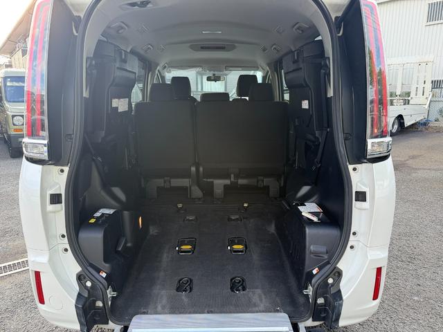 ノア X 2.0Xウェルキャブ スロープII3rdシート付 左側パワースライドドア ウインチリモコン 三菱ナビ バックカメラ クルーズコントロール キーレス 電動格納ミラー オートライト フルセグ エアバッグ(17枚目)