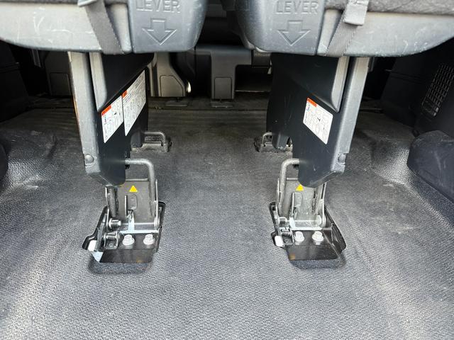 ノア X 2.0Xウェルキャブ スロープII3rdシート付 左側パワースライドドア ウインチリモコン 三菱ナビ バックカメラ クルーズコントロール キーレス 電動格納ミラー オートライト フルセグ エアバッグ(22枚目)