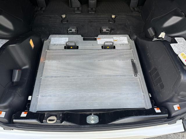 ノア X 2.0Xウェルキャブ スロープII3rdシート付 左側パワースライドドア ウインチリモコン 三菱ナビ バックカメラ クルーズコントロール キーレス 電動格納ミラー オートライト フルセグ エアバッグ(23枚目)