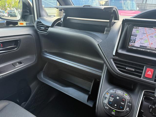 ノア X 2.0Xウェルキャブ スロープII3rdシート付 左側パワースライドドア ウインチリモコン 三菱ナビ バックカメラ クルーズコントロール キーレス 電動格納ミラー オートライト フルセグ エアバッグ(40枚目)