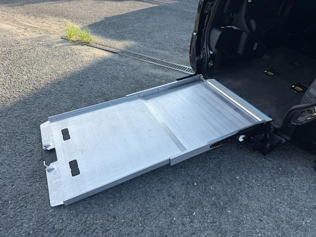 ヴォクシー 　２．０ＺＳウェルキャブ　スロープＩ車いす１脚　両側電動スライドドア　トヨタセーフティセンス　タイプ１車椅子１脚　アルパインナビ　後席モニター　スマートキー　ＥＴＣ車載器　クルーズコントロール　ドラレコ（17枚目）