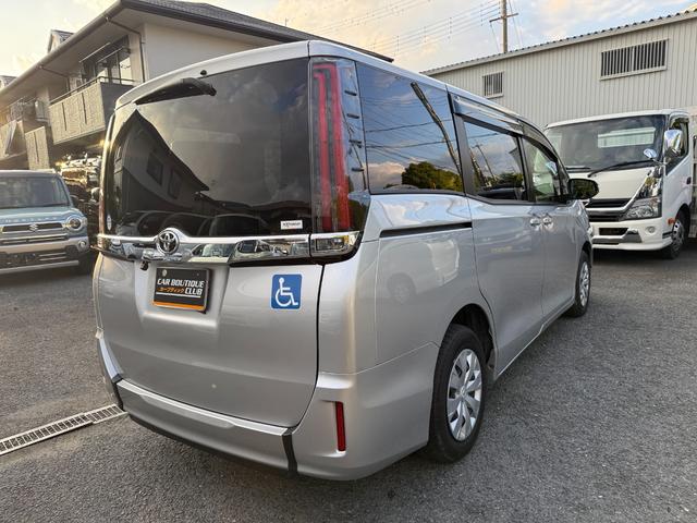 ノア Ｘ　２．０ＸウェルキャブスロープＩＩ３ｒｄシート付４ＷＤ　両側電動スライドドア　４ＷＤ　トヨタセーフティセンス　社外ナビ　ＥＴＣ車載器　ドライブレコーダー　障害物センサー　バックカメラ　ＣＤ再生（8枚目）