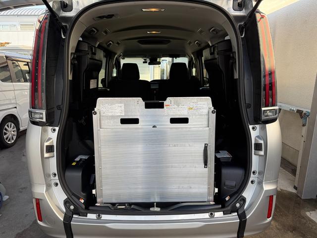 ノア Ｘ　２．０ＸウェルキャブスロープＩＩ３ｒｄシート付４ＷＤ　両側電動スライドドア　４ＷＤ　トヨタセーフティセンス　社外ナビ　ＥＴＣ車載器　ドライブレコーダー　障害物センサー　バックカメラ　ＣＤ再生（15枚目）