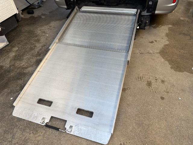 ノア Ｘ　２．０ＸウェルキャブスロープＩＩ３ｒｄシート付４ＷＤ　両側電動スライドドア　４ＷＤ　トヨタセーフティセンス　社外ナビ　ＥＴＣ車載器　ドライブレコーダー　障害物センサー　バックカメラ　ＣＤ再生（20枚目）