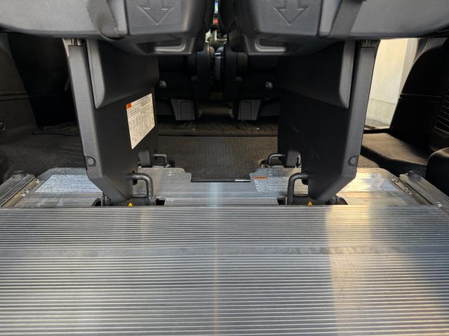 ノア Ｘ　２．０ＸウェルキャブスロープＩＩ３ｒｄシート付４ＷＤ　両側電動スライドドア　４ＷＤ　トヨタセーフティセンス　社外ナビ　ＥＴＣ車載器　ドライブレコーダー　障害物センサー　バックカメラ　ＣＤ再生（30枚目）