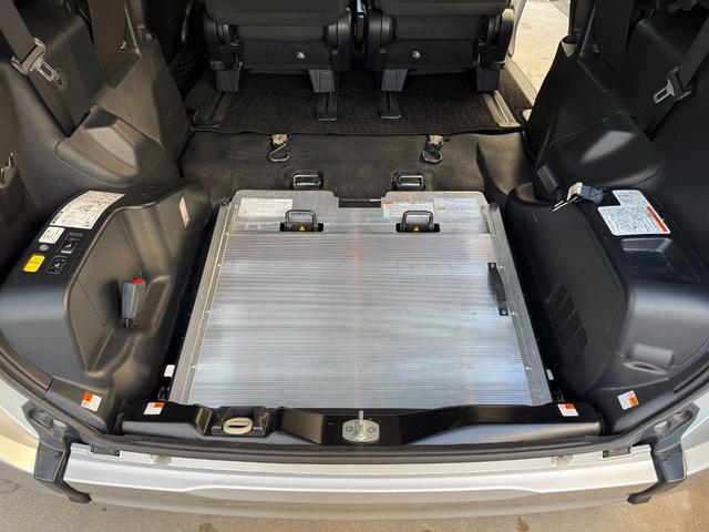 ノア Ｘ　２．０ＸウェルキャブスロープＩＩ３ｒｄシート付４ＷＤ　両側電動スライドドア　４ＷＤ　トヨタセーフティセンス　社外ナビ　ＥＴＣ車載器　ドライブレコーダー　障害物センサー　バックカメラ　ＣＤ再生（33枚目）