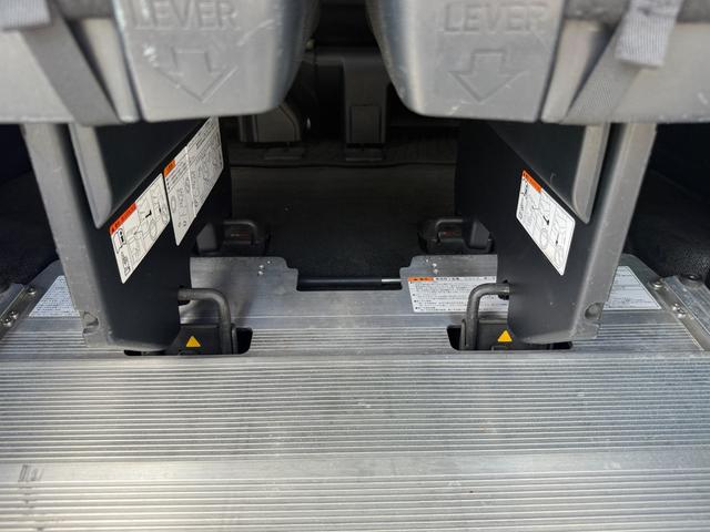 ノア X 2.0Xウェルキャブ スロープII3rdシート付 オートステップ 片側電動スライドドア トヨタセーフティセンス カロッツェリアナビ クルーズコントロール バックカメラ ETC車載器 LEDヘッドライト(30枚目)