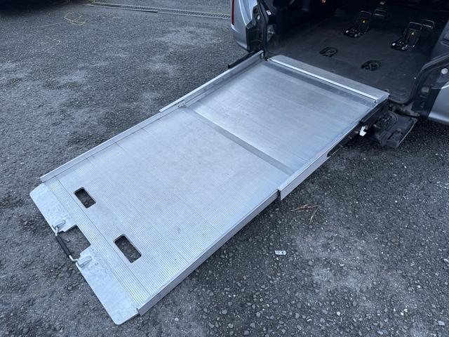 ノア X 2.0XウェルキャブスロープII3rdシート付4WD 助手席リフトアップシート ウインチリモコン 両側電動スライドドア 社外ナビ クルーズコントロール クリアランスソナー ドラレコ バックカメラ(18枚目)