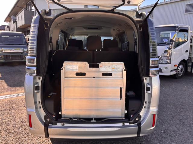 ヴォクシー X 2.0Xウェルキャブ スロープII3rdシート付 左側電動スライドドア 純正ナビ ドライブレコーダー オートクルーズコントロール ETC車載器 バックカメラ USB Bluetooth接続(17枚目)