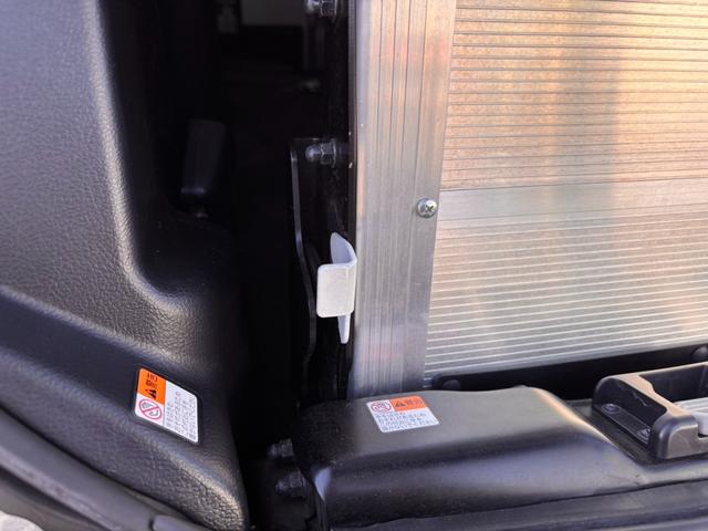 ヴォクシー X 2.0Xウェルキャブ スロープII3rdシート付 左側電動スライドドア 純正ナビ ドライブレコーダー オートクルーズコントロール ETC車載器 バックカメラ USB Bluetooth接続(25枚目)