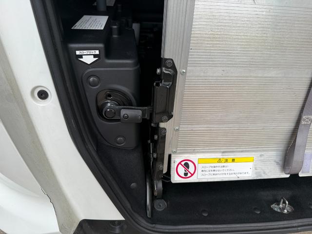 フリード+ハイブリッド 1.5ハイブリッドG車いす仕様車 両側電動スライドドア 純正ナビ ETC車載器 ドライブレコーダー バックカメラ レーダークルーズコントロール 前後ドライブレコーダー CD DVD フルセグ(14枚目)