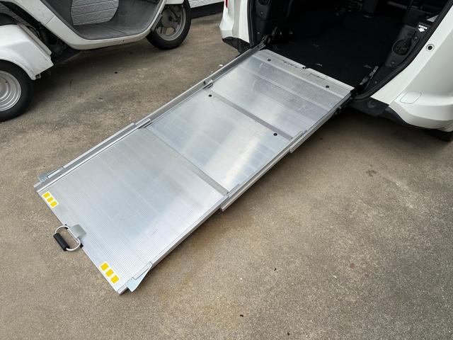 フリード+ハイブリッド 1.5ハイブリッドG車いす仕様車 両側電動スライドドア 純正ナビ ETC車載器 ドライブレコーダー バックカメラ レーダークルーズコントロール 前後ドライブレコーダー CD DVD フルセグ(16枚目)