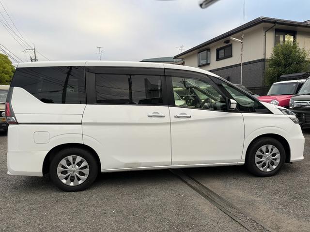 セレナ Ｂ　２．０Ｂ送迎タイプ　オートステップ仕様　助手席リフトアップシート付　補助席　ディスプレイオーディオ　バックカメラ　エマージェンシーブレーキ　オートライト　電動格納ミラー　ＣＤ　ＤＶＤ　両側スライドドア（9枚目）