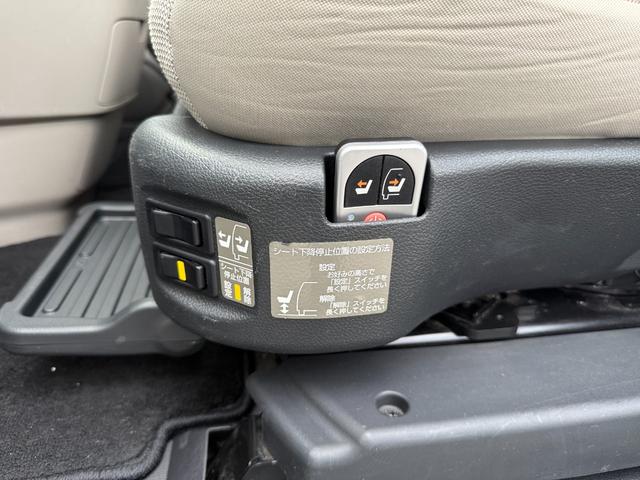 セレナ Ｂ　２．０Ｂ送迎タイプ　オートステップ仕様　助手席リフトアップシート付　補助席　ディスプレイオーディオ　バックカメラ　エマージェンシーブレーキ　オートライト　電動格納ミラー　ＣＤ　ＤＶＤ　両側スライドドア（14枚目）