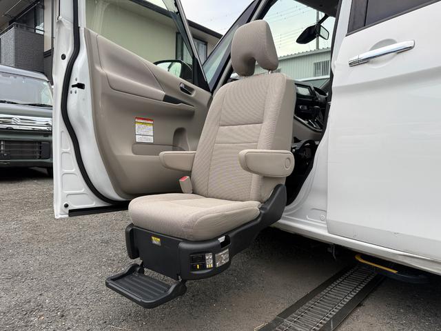 セレナ Ｂ　２．０Ｂ送迎タイプ　オートステップ仕様　助手席リフトアップシート付　補助席　ディスプレイオーディオ　バックカメラ　エマージェンシーブレーキ　オートライト　電動格納ミラー　ＣＤ　ＤＶＤ　両側スライドドア（17枚目）