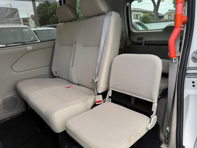 セレナ Ｂ　２．０Ｂ送迎タイプ　オートステップ仕様　助手席リフトアップシート付　補助席　ディスプレイオーディオ　バックカメラ　エマージェンシーブレーキ　オートライト　電動格納ミラー　ＣＤ　ＤＶＤ　両側スライドドア（20枚目）