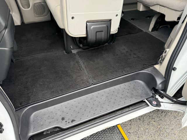 セレナ Ｂ　２．０Ｂ送迎タイプ　オートステップ仕様　助手席リフトアップシート付　補助席　ディスプレイオーディオ　バックカメラ　エマージェンシーブレーキ　オートライト　電動格納ミラー　ＣＤ　ＤＶＤ　両側スライドドア（22枚目）