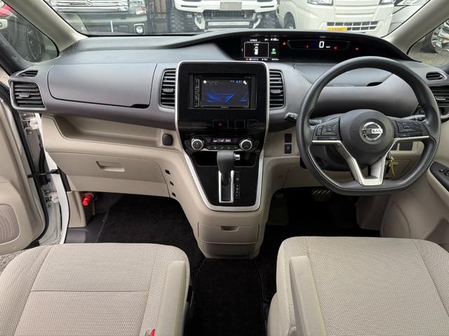 セレナ Ｂ　２．０Ｂ送迎タイプ　オートステップ仕様　助手席リフトアップシート付　補助席　ディスプレイオーディオ　バックカメラ　エマージェンシーブレーキ　オートライト　電動格納ミラー　ＣＤ　ＤＶＤ　両側スライドドア（25枚目）