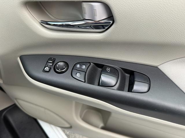 セレナ Ｂ　２．０Ｂ送迎タイプ　オートステップ仕様　助手席リフトアップシート付　補助席　ディスプレイオーディオ　バックカメラ　エマージェンシーブレーキ　オートライト　電動格納ミラー　ＣＤ　ＤＶＤ　両側スライドドア（29枚目）