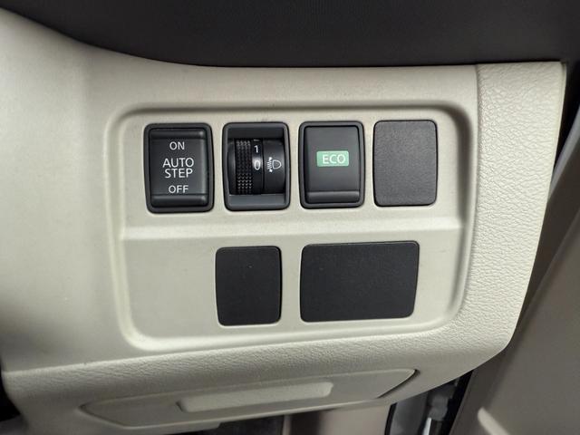 セレナ Ｂ　２．０Ｂ送迎タイプ　オートステップ仕様　助手席リフトアップシート付　補助席　ディスプレイオーディオ　バックカメラ　エマージェンシーブレーキ　オートライト　電動格納ミラー　ＣＤ　ＤＶＤ　両側スライドドア（30枚目）