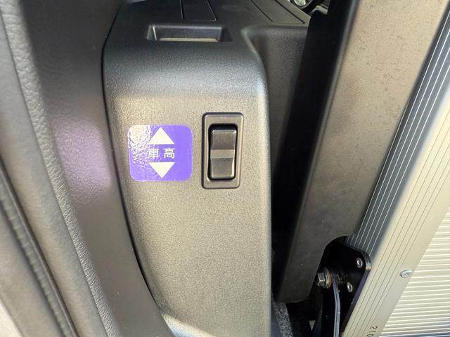 セレナ 　２．０ＨスターＶ　Ｃキャブ　スロープ車いす１名２ｎｄ　プロパイロット　アラウンドビューモニター　両側電動スライドドア　ハンズフリードア　純正ナビ　後席モニター　インテリジェンスミラー　アルミホイール（12枚目）