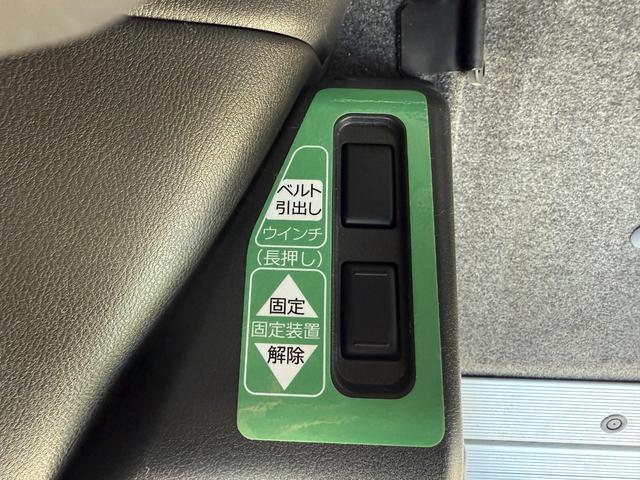 セレナ 　２．０ＨスターＶ　Ｃキャブ　スロープ車いす１名２ｎｄ　プロパイロット　アラウンドビューモニター　両側電動スライドドア　ハンズフリードア　純正ナビ　後席モニター　インテリジェンスミラー　アルミホイール（16枚目）