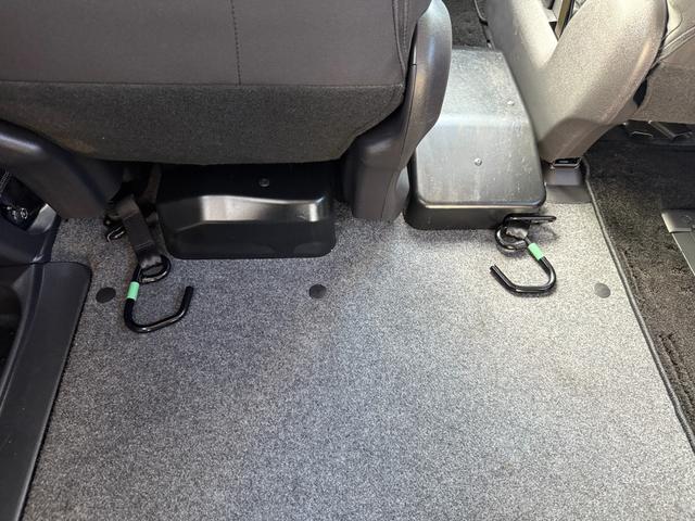 セレナ 　２．０ＨスターＶ　Ｃキャブ　スロープ車いす１名２ｎｄ　プロパイロット　アラウンドビューモニター　両側電動スライドドア　ハンズフリードア　純正ナビ　後席モニター　インテリジェンスミラー　アルミホイール（17枚目）