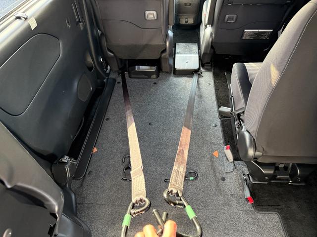 セレナ 　２．０ＨスターＶ　Ｃキャブ　スロープ車いす１名２ｎｄ　プロパイロット　アラウンドビューモニター　両側電動スライドドア　ハンズフリードア　純正ナビ　後席モニター　インテリジェンスミラー　アルミホイール（18枚目）