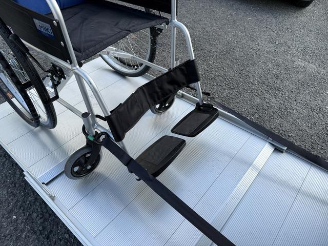 セレナ 　２．０ＨスターＶ　Ｃキャブ　スロープ車いす１名２ｎｄ　プロパイロット　アラウンドビューモニター　両側電動スライドドア　ハンズフリードア　純正ナビ　後席モニター　インテリジェンスミラー　アルミホイール（19枚目）