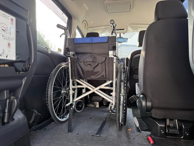 セレナ 　２．０ＨスターＶ　Ｃキャブ　スロープ車いす１名２ｎｄ　プロパイロット　アラウンドビューモニター　両側電動スライドドア　ハンズフリードア　純正ナビ　後席モニター　インテリジェンスミラー　アルミホイール（22枚目）