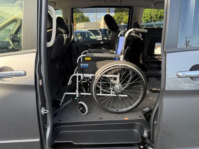 セレナ 　２．０ＨスターＶ　Ｃキャブ　スロープ車いす１名２ｎｄ　プロパイロット　アラウンドビューモニター　両側電動スライドドア　ハンズフリードア　純正ナビ　後席モニター　インテリジェンスミラー　アルミホイール（23枚目）