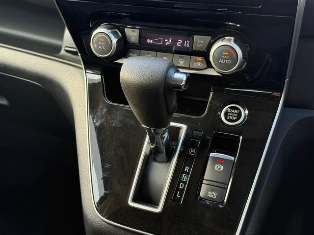 セレナ 　２．０ＨスターＶ　Ｃキャブ　スロープ車いす１名２ｎｄ　プロパイロット　アラウンドビューモニター　両側電動スライドドア　ハンズフリードア　純正ナビ　後席モニター　インテリジェンスミラー　アルミホイール（52枚目）