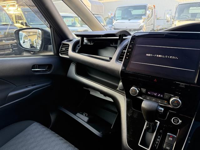 セレナ 　２．０ＨスターＶ　Ｃキャブ　スロープ車いす１名２ｎｄ　プロパイロット　アラウンドビューモニター　両側電動スライドドア　ハンズフリードア　純正ナビ　後席モニター　インテリジェンスミラー　アルミホイール（53枚目）