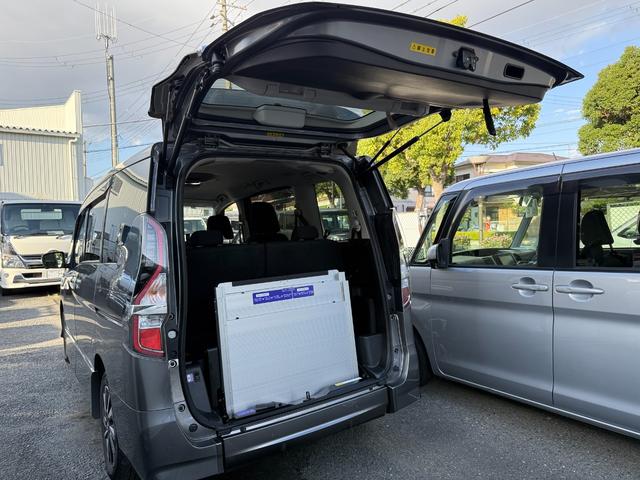 セレナ 　２．０ＨスターＶ　Ｃキャブ　スロープ車いす１名２ｎｄ　プロパイロット　アラウンドビューモニター　両側電動スライドドア　ハンズフリードア　純正ナビ　後席モニター　インテリジェンスミラー　アルミホイール（72枚目）