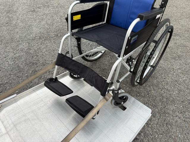 ヴォクシー 　両側電動スライドドア　スマートキー　プッシュスタート　バックカメラ　後席モニター　ＥＴＣ車載器　カロッツェリアナビ　ＣＤ　ＤＶＤ　フルセグ　Ｂｌｕｅｔｏｏｔｈ　スタッドレスタイヤ　アイドリングストップ（11枚目）