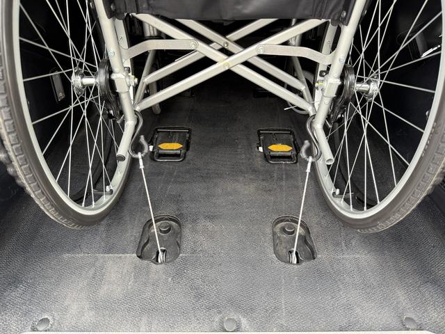 ヴォクシー 　両側電動スライドドア　スマートキー　プッシュスタート　バックカメラ　後席モニター　ＥＴＣ車載器　カロッツェリアナビ　ＣＤ　ＤＶＤ　フルセグ　Ｂｌｕｅｔｏｏｔｈ　スタッドレスタイヤ　アイドリングストップ（15枚目）