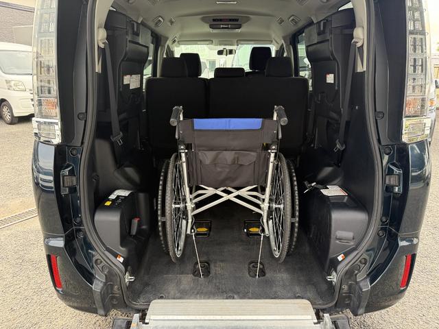 ヴォクシー 　両側電動スライドドア　スマートキー　プッシュスタート　バックカメラ　後席モニター　ＥＴＣ車載器　カロッツェリアナビ　ＣＤ　ＤＶＤ　フルセグ　Ｂｌｕｅｔｏｏｔｈ　スタッドレスタイヤ　アイドリングストップ（17枚目）