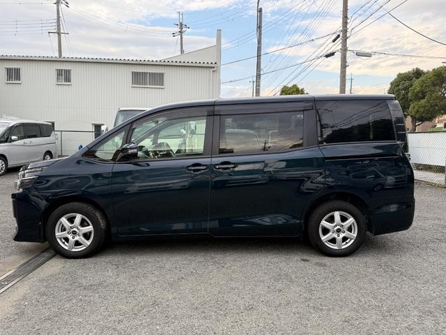 ヴォクシー 　両側電動スライドドア　スマートキー　プッシュスタート　バックカメラ　後席モニター　ＥＴＣ車載器　カロッツェリアナビ　ＣＤ　ＤＶＤ　フルセグ　Ｂｌｕｅｔｏｏｔｈ　スタッドレスタイヤ　アイドリングストップ（20枚目）