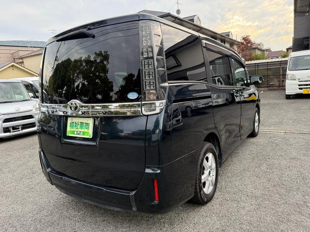 ヴォクシー 　両側電動スライドドア　スマートキー　プッシュスタート　バックカメラ　後席モニター　ＥＴＣ車載器　カロッツェリアナビ　ＣＤ　ＤＶＤ　フルセグ　Ｂｌｕｅｔｏｏｔｈ　スタッドレスタイヤ　アイドリングストップ（23枚目）