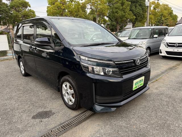 ヴォクシー 　両側電動スライドドア　スマートキー　プッシュスタート　バックカメラ　後席モニター　ＥＴＣ車載器　カロッツェリアナビ　ＣＤ　ＤＶＤ　フルセグ　Ｂｌｕｅｔｏｏｔｈ　スタッドレスタイヤ　アイドリングストップ（25枚目）