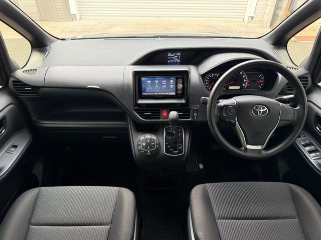 ヴォクシー 　両側電動スライドドア　スマートキー　プッシュスタート　バックカメラ　後席モニター　ＥＴＣ車載器　カロッツェリアナビ　ＣＤ　ＤＶＤ　フルセグ　Ｂｌｕｅｔｏｏｔｈ　スタッドレスタイヤ　アイドリングストップ（26枚目）